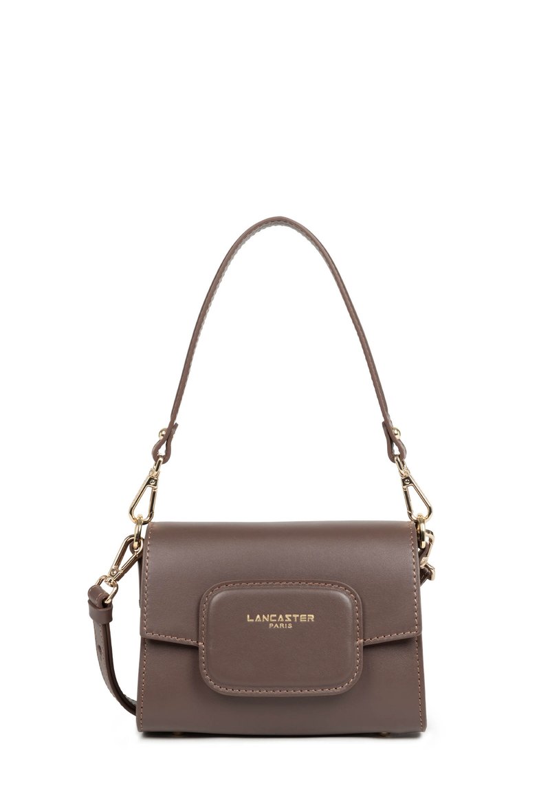 Borsa a spalla in pelle marrone Lancaster Paris con tasca frontale, hardware in tono oro e manico a tracolla staccabile.