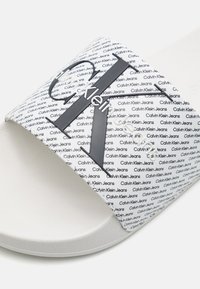 Calvin Klein Jeans SLIDE  - Chanclas de baño - bright white/black