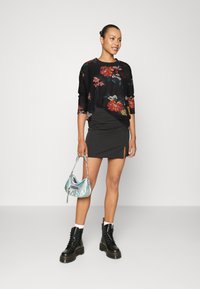 ONLY ONLELCOS AOP JRS NOOS - Pikkade varrukatega topp - black