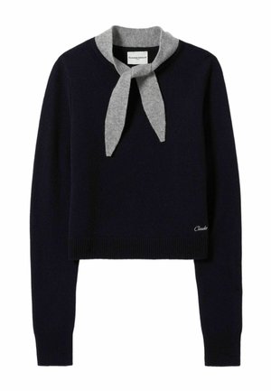Pull cropped bleu marine avec un col en écharpe grise. Doté de poignets et d'un ourlet côtelés, fabriqué en tissu tricoté doux, avec un petit logo sur l'ourlet.
