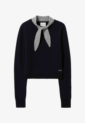 Maglione corto blu navy con colletto a sciarpa grigio. Presenta polsini e orlo a coste, realizzato in morbido tessuto a maglia, con un piccolo logo sull'orlo.