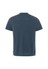 T-shirt scuro blu a maniche corte realizzato in un morbido tessuto testurizzato. Presenta un design semplice con una cucitura sul retro e un piccolo logo verde all'orlo.