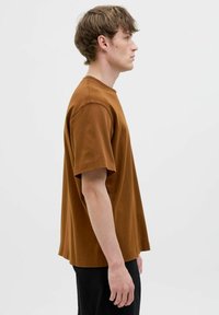 Jack & Jones JJEURBAN EDGE TEE NOOS - T-shirts basic - monks robe