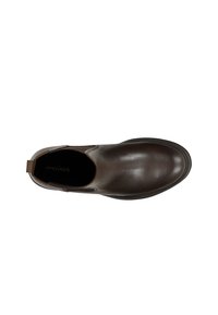 Hnědá kožená slip-on obuv s hladkým povrchem, kulatou špičkou, nízkým podpatkem a elastickými bočními panely. Obsahuje poutko na patě.