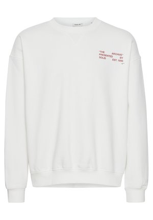 Bijela dukserica napravljena od pamuka s mješavinom materijala, s okruglim izrezom, rebrastim rukavima i porubom. Sadrži crveni natpis na prednjoj strani koji upućuje na "Arhivu" i brend.