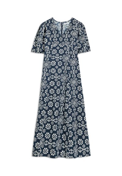 Navy sininen mekko lyhyillä puffihihoilla, jossa on valkoinen geometrinen kuvio ja V-pääntie. Keskipitkä ja kevyestä kankaasta valmistettu.