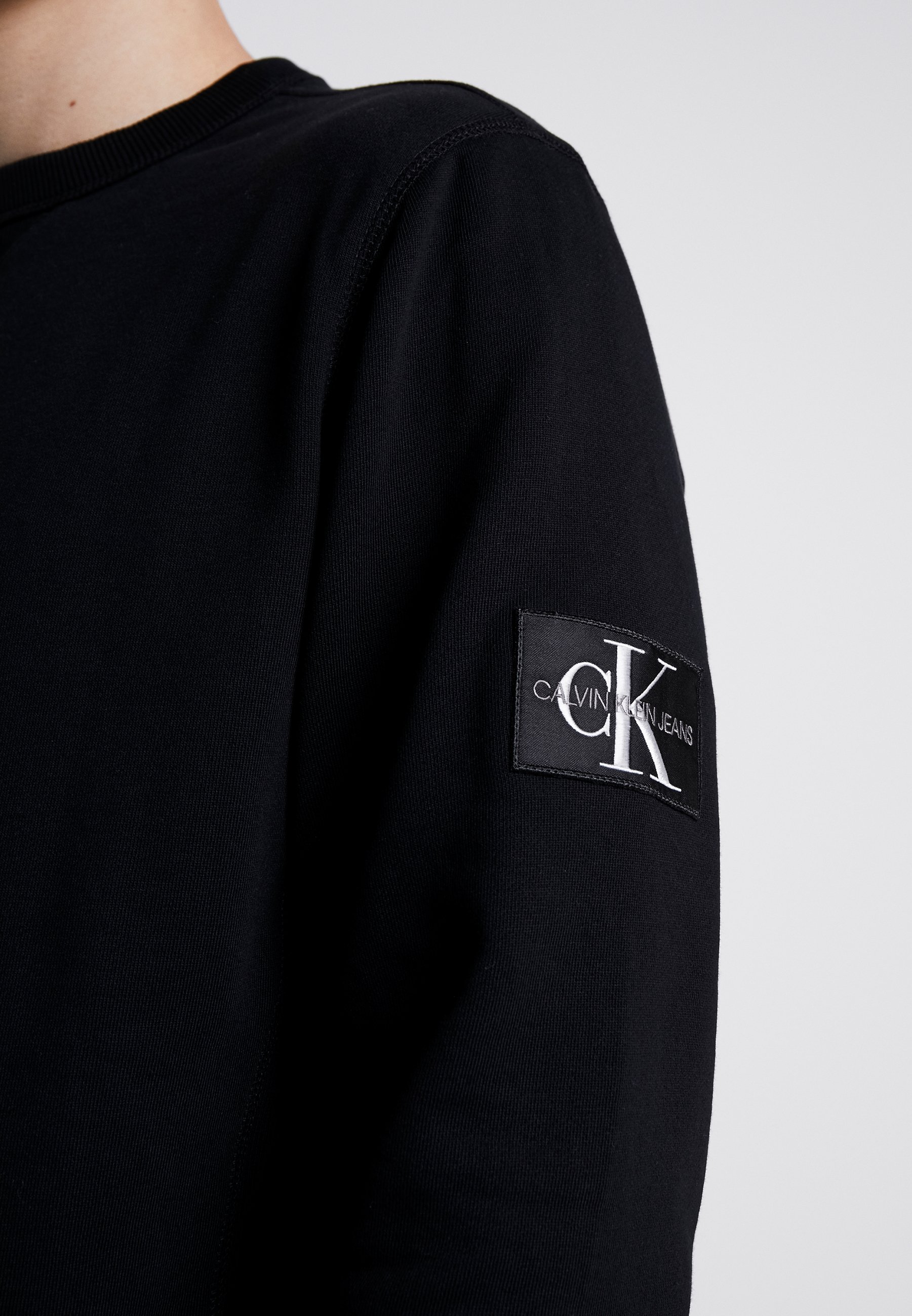 Calvin Klein Badge Sweatshirt Italy, SAVE 36% - raptorunderlayment.com