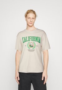 Jack & Jones JORBRADLEY MITCH TEE CREW NECK - Camiseta estampada - moonbeam