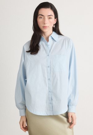 BELSKA - Gombos blúz - light pastel blue