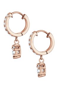 Roséguld hoop örhängen med runda klara kristaller och en hängande rektangulär berlock med en klar ädelsten längst ner.