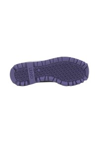 Sole della scarpa caratterizzata da un design in gomma viola testurizzata con motivi esagonali e prominenti tacchetti per la presa e la stabilità.
