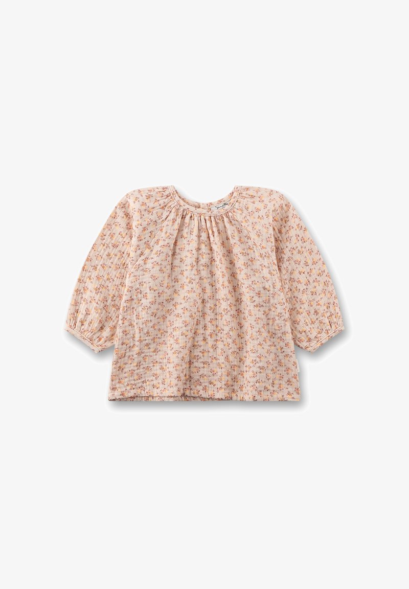 Helle rosa Bluse mit langen Ärmeln und gerafftem Ausschnitt, verziert mit einem floralen Muster in Orange und Lila. Weicher, strukturiert Stoff, lockere Passform.