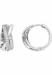 Silver hoops med sammanflätad design. De har en serie små klara stenar som är inställda i ett böjt mönster längs ytan.