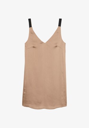 Satin-natkjole i beige med V-udskæring, tynde stropper og sorte accenter ved skulderen. Glat tekstur og let udvidet kant.