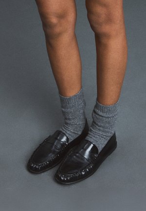 Stradivarius, BLACK LOAFERS - Chaussons - black