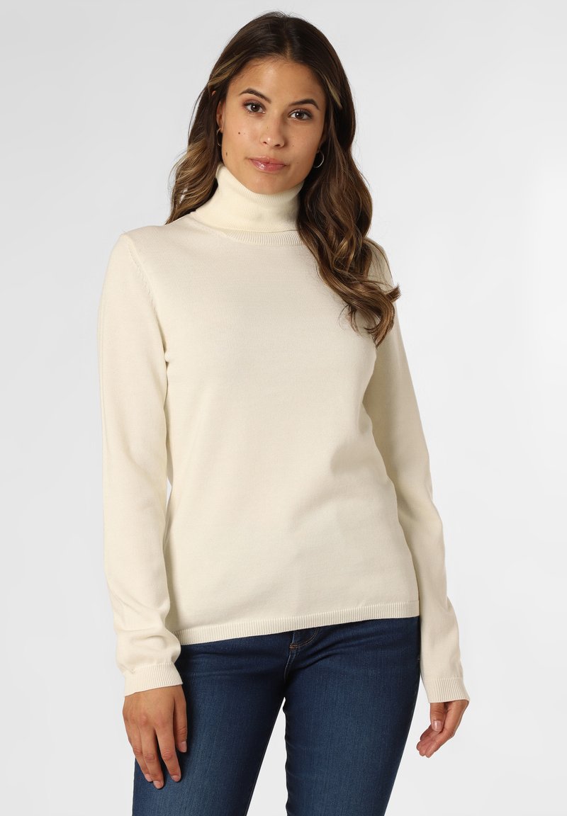 Cremfarbener Rollkragenpullover aus weichem Strickmaterial, mit langen Ärmeln und ribbeltem Saum. Getragen mit dunkelblauen Jeans.