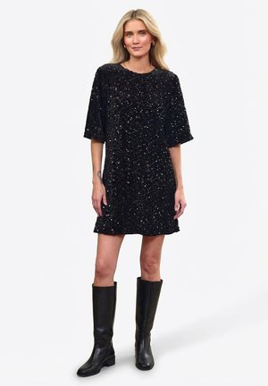 - Sukienka koktajlowa