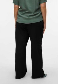 Vero Moda Curve VMCBERLIN ZAMIRA MW CUR - Kalhoty - black
