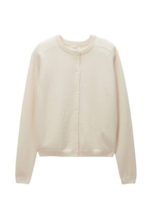 Cardigan rose clair en matériau doux, présentant un col rond, des manches longues et une fermeture à boutons à l'avant avec des boutons assortis.