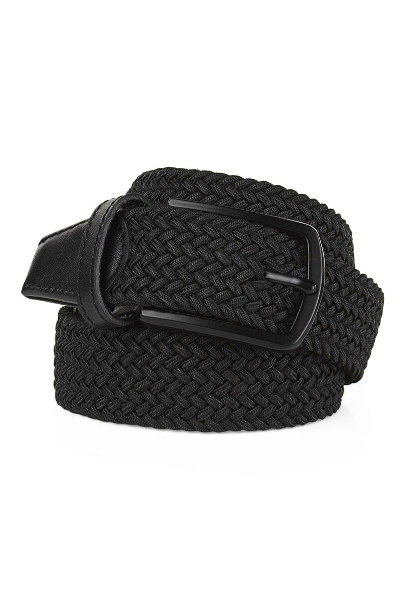 Cinturón trenzado negro con una textura tejida y una hebilla de metal negro mate. El detalle en cuero cerca de la hebilla mejora la durabilidad y el estilo.