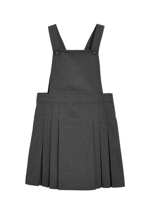 Mørkegrå forklædningkjole med knaplukninger over en hvid skjorte med krave, der har plisseringer og en glat tekstur, parret med hvide knæstrømper.