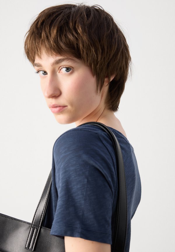 SHORT SLEEVE V NECK - Basic T-shirt4