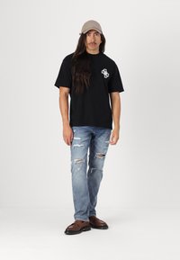 Guess BANDANA APPLI - Triko s potiskem - jet black