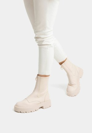 Bershka, Boots à talons - off-white