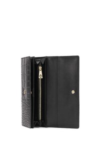 Črn žepni portfelj iz usnja z odtisom krokodila, z zadrgo, več režami za kartice in zlatimi dodatki za zapiranje.