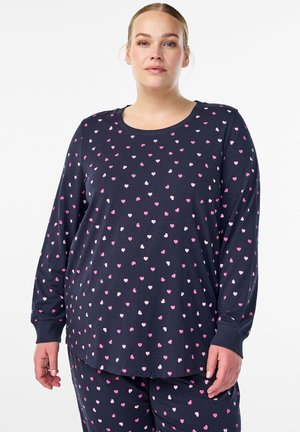 Marineblauw pyjamashirt met lange mouwen, bedrukt met roze en witte hartjes. Heeft een ronde halslijn en een losse pasvorm, gemaakt van zachte katoenstof.