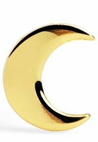 Colgante de luna creciente dorada con un acabado brillante, que presenta una textura suave y una forma curvada, diseñado para llevar como joyería.