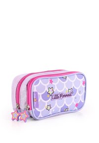 Kleine lila und rosa Federmappe mit zwei Reißverschlussfächern, sternförmigen Zippern, einem Meerjungfrauen-Schuppenmuster und dem Text "Die kleine Meerjungfrau" auf der Vorderseite.