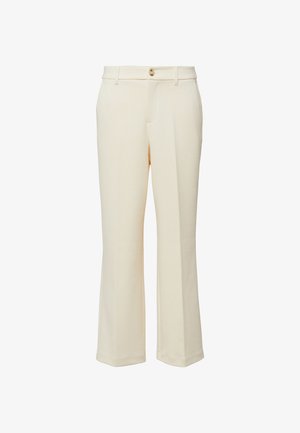 Pantalons droits couleur crème avec une ceinture boutonnée, des passants de ceinture et un pli sur le devant.