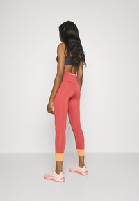 Puma FIRST MILE 7/8 - Tights - astro red