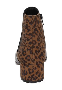 Leopardenmuster-Ankle Boots mit einem schwarzen strukturierten Absatz und Reißverschluss, einem glatten Zehenbereich und einer Gummisohle für Rutschfestigkeit.