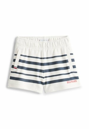 Weiße Shorts mit navyblauen horizontalen Streifen, einem elastischen Bund, seitlichen Taschen und einem roten gestickten "HILFIGER"-Logo.