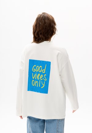 - Bluzka z długim rękawem