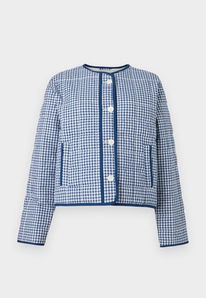 Blå- og hvidternet quiltet jakke med rund halsudskæring, knapper foran, to lommer og marineblå kant langs kanterne.