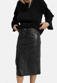 RE:DESIGNED HOLLIS - Nahkahame - black