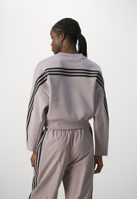 adidas Sportswear FUTURE ICONS THREE STRIPES  - Felpa - preloved fig