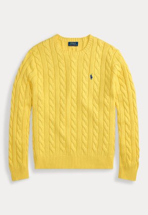Jersey amarillo de punto trenzado con cuello redondo, mangas largas y pequeño logo azul bordado en el pecho.