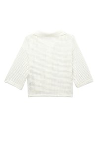 Suéter de punto blanco recortado con un patrón texturizado, mangas cortas y un cuello redondeado. Tiene un corte holgado y un dobladillo recto.