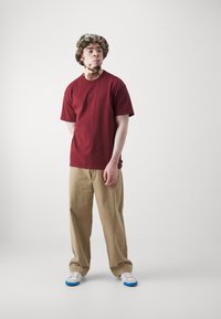 Nike Sportswear Tricou basic - dark team red