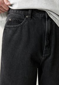 Thumbnail Image 5