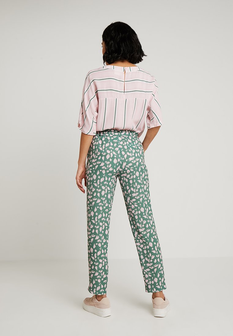 Another Label LEWIS PANTS Bukse brushed Zalando.no Another-Label SAVOIE SHIRT - Skjorte - pink