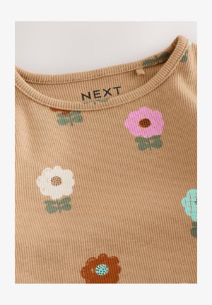 Top din material reiat bej, cu modele florale în roz, alb, maro și aqua; decolteu rotund cu o etichetă pe care scrie "NEXT".