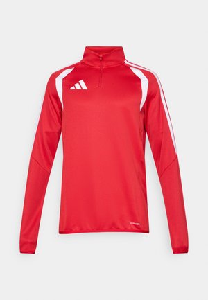 Top sportivo a maniche lunghe rosso con collo a mezza zip. Presenta accenti bianchi e logo Adidas. Realizzato in tessuto liscio e leggero.
