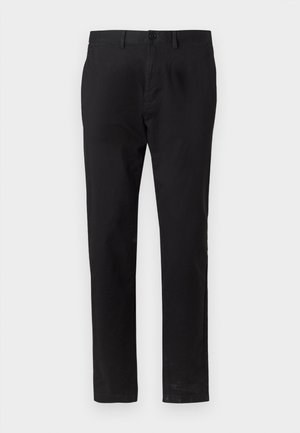 Schwarze Baumwollhosen. Sie haben einen geraden Bein-Design, einen Knopfverschluss und eine subtile Textur ohne sichtbare Muster oder Akzente.