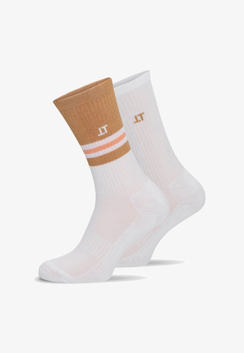 Paire de chaussettes mi-mollet, une blanche avec un bord et des rayures beige, l'autre entièrement blanche, toutes deux avec un petit logo "LT" près du haut.