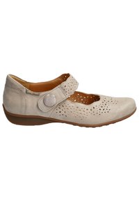 Zapato Mary Jane de cuero beige con diseño perforado, cierre de botón redondo, plantilla acolchada y tacón bajo de goma para mayor comodidad.